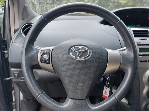 Toyota Yaris cena 18600 przebieg: 114000, rok produkcji 2009 z Łódź małe 92